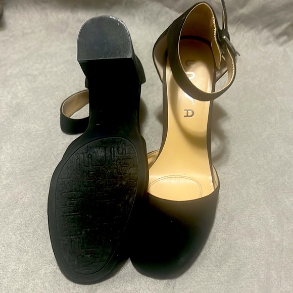 Black velvet heel with buckle strap, barely worn! - Picture 5 of 6